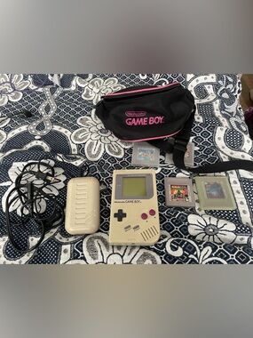 Original game boy with 4 games read description